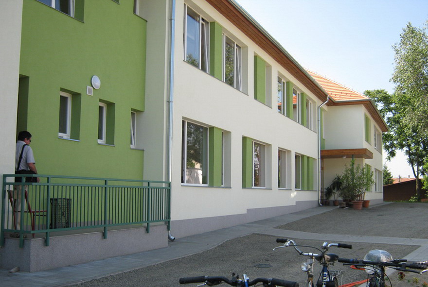 ZÖLDSZIGET PRIMARY SCHOOL IN SZIGETMONOSTOR - RECONSTRUCTION